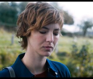 Full Frontal Louise Bourgoin nude – Je suis un soldat (2015)