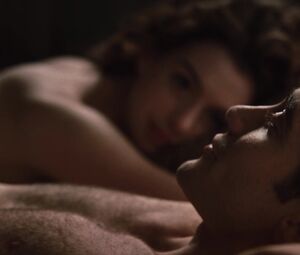 Sex video Anne Hathaway nude - Love and Other Drugs (2010)