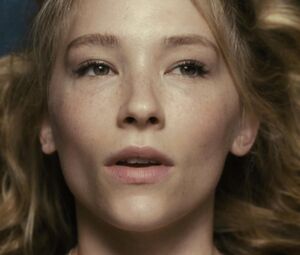 Sex video Haley Bennett, Emily Blunt - Girl On The Train (2016)