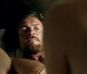 Sex video Louise Barnes & Jessica Parker Kennedy - Black Sails S01E04 (2014)