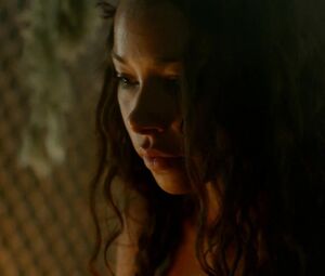Sex video Louise Barnes & Jessica Parker Kennedy - Black Sails S01E04 (2014)