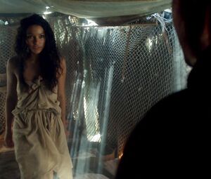 Sex video Louise Barnes & Jessica Parker Kennedy - Black Sails S01E04 (2014)