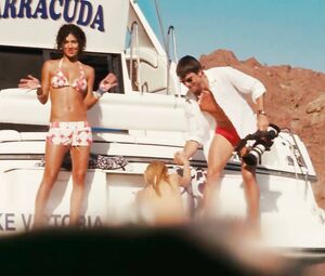 Sex video Jessica Szohr, Kelly Brook, Riley Steele - Piranha (2010)