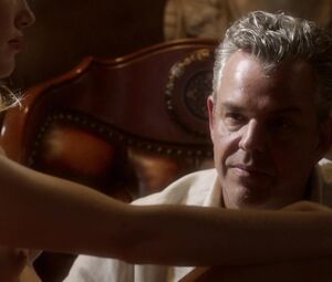 Sex video Meredith Ostrom nude - Magic City S02E01 (2013)