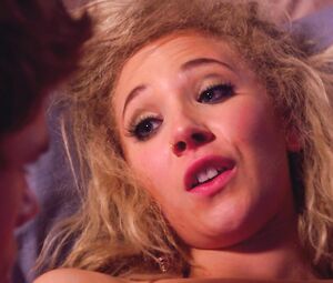Sex video Juno Temple nude - Kaboom (2010)