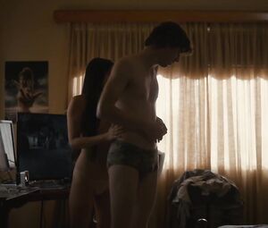 Sex video Elisabeth Moss, Linda Ngo - Top Of The Lake S02E05 (2017)