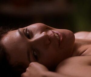 Sex video Maggie Gyllenhaal nude -  Secretary (celeb sex scenes)