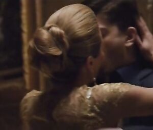 Sex video Irina Vinogradova, Ekaterina Arkharova nude - Hotel (2015)