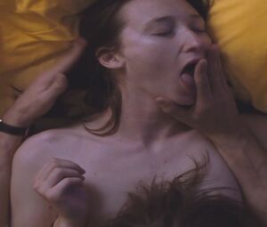 Topless actress Anna Cordell Nude - Rubber Heart (2017)