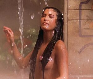 Kelly Hu hot – The Scorpion King (2002)