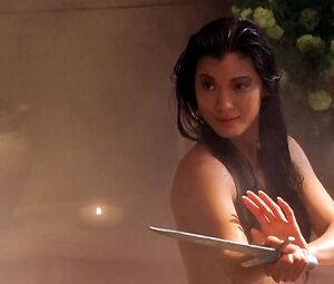 Kelly Hu hot – The Scorpion King (2002)