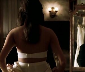 Stephanie Leonidas naked – La fiesta del Chivo (2005)