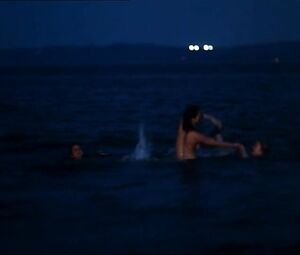 Carla Gugino naked, Rya Kihlstedt naked, Anna Levine naked – Jaded (1998)