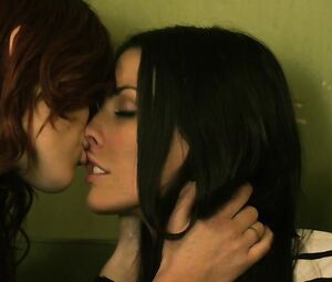 Taylor Cole naked, Rumer Willis hot – The Ganzfeld Haunting (2014)