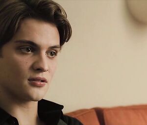 Mischa Barton naked, Emily Meade hot – Assassination of a High School President (2008)