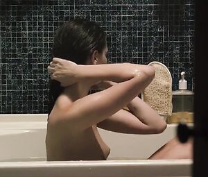 Mischa Barton naked, Emily Meade hot – Assassination of a High School President (2008)