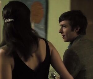 Mischa Barton naked, Emily Meade hot – Assassination of a High School President (2008)