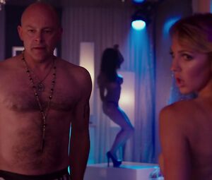 Bianca Haase naked, Christine Bently naked – Sexy Tub Time Machine 2 (2015)