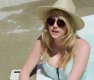 Alexandra Daddario hot, Kate Upton hot – The Layover (2017)