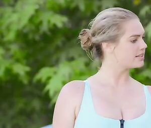 Alexandra Daddario hot, Kate Upton hot – The Layover (2017)