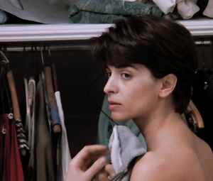 Deborah Kara Unger naked, Annabella Sciorra naked – Whispers In The Dark (1992)