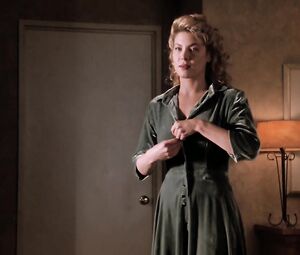 Deborah Kara Unger naked, Annabella Sciorra naked – Whispers In The Dark (1992)