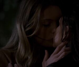 Lesbian celebs scene Emily Meade, Leila George topless โ Mother, May I Sleep with Danger (2016)