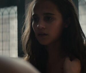 Alicia Vikander Naked - Tulip Fever (2017)