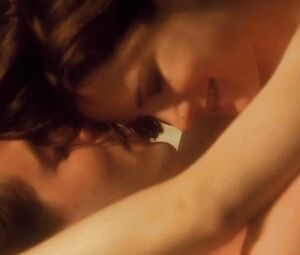 Gwyneth Paltrow, Jennifer Jason Leigh Naked - Mrs. Parker and the Vicious Circle