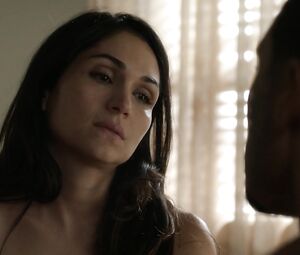 Lela Loren naked – Power s02e01 (2015)
