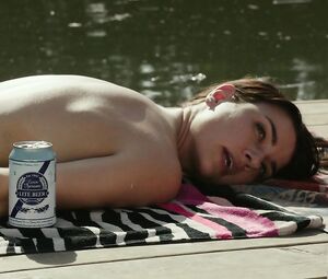 Cortney Palm naked, Lexi Atkins hot, Rachel Melvin hot โ Zombeavers (2014)