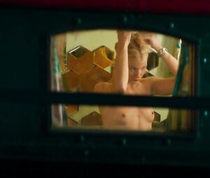 Mona Walravens Naked - Gangsterdam (2017)