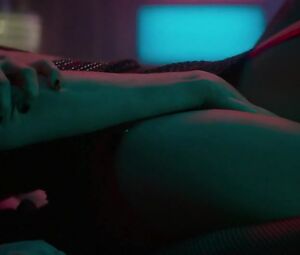 Lesbian kissing scene Charlize Theron, Sofia Boutella Naked - Atomic Blonde (2017) Nude scenes