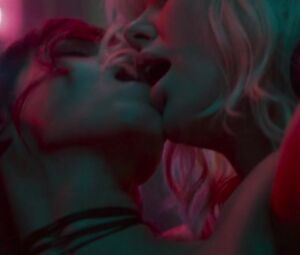 Lesbian kissing scene Charlize Theron, Sofia Boutella Naked - Atomic Blonde (2017) Nude scenes