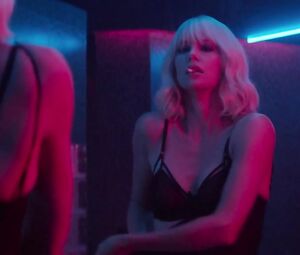 Lesbian kissing scene Charlize Theron, Sofia Boutella Naked - Atomic Blonde (2017) Nude scenes