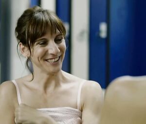 Almudena Leon Nude - Verguenza s01e03 (2017)