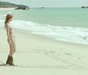 Elisa Heidrich Nude - Animal Politico (2017)