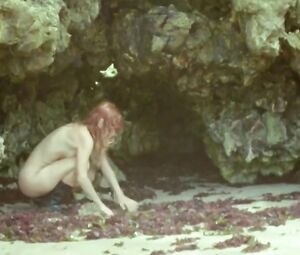 Elisa Heidrich Nude - Animal Politico (2017)