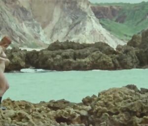 Elisa Heidrich Nude - Animal Politico (2017)