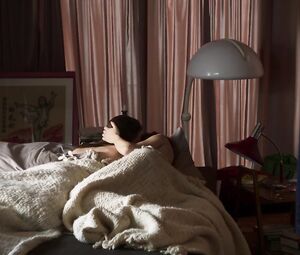 Sex Scene Claudia Eisinger, Svenja Jung Nude - Zarah Wilde Jahre s01e04 (2017)