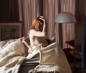 Sex Scene Claudia Eisinger, Svenja Jung Nude - Zarah Wilde Jahre s01e04 (2017)