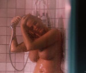 Topless actress Anna Nicole Smith - To the Limit (1995)
