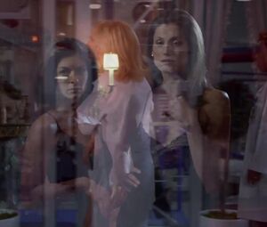 Natasha Henstridge, Sarah Wynter, Raquel Gardner nude - Species II (1995)