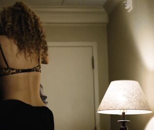Penelope Mitchell, Jessica Pike nude - Zipper (2015)