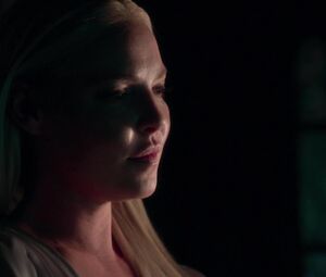 Rosario Dawson, Katherine Heigl nude - Unforgettable (2017)