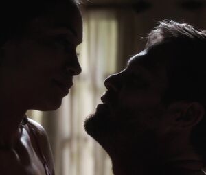 Rosario Dawson, Katherine Heigl nude - Unforgettable (2017)