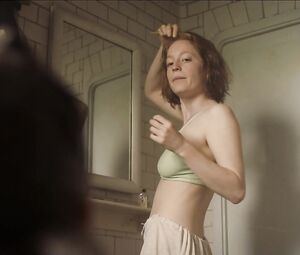 Liv Lisa Fries Nude, Leonie Benesch Sexy - Babylon Berlin (2017) s02e01