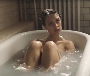 Liv Lisa Fries Nude, Leonie Benesch Sexy - Babylon Berlin (2017) s02e01