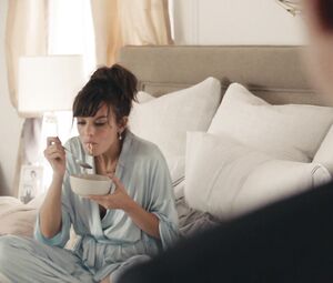 Frankie Shaw Nude - SMILF s01e02 (2017)