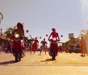 Vanessa Hudgens, Ashley Benson nude - Spring Breakers (2013)